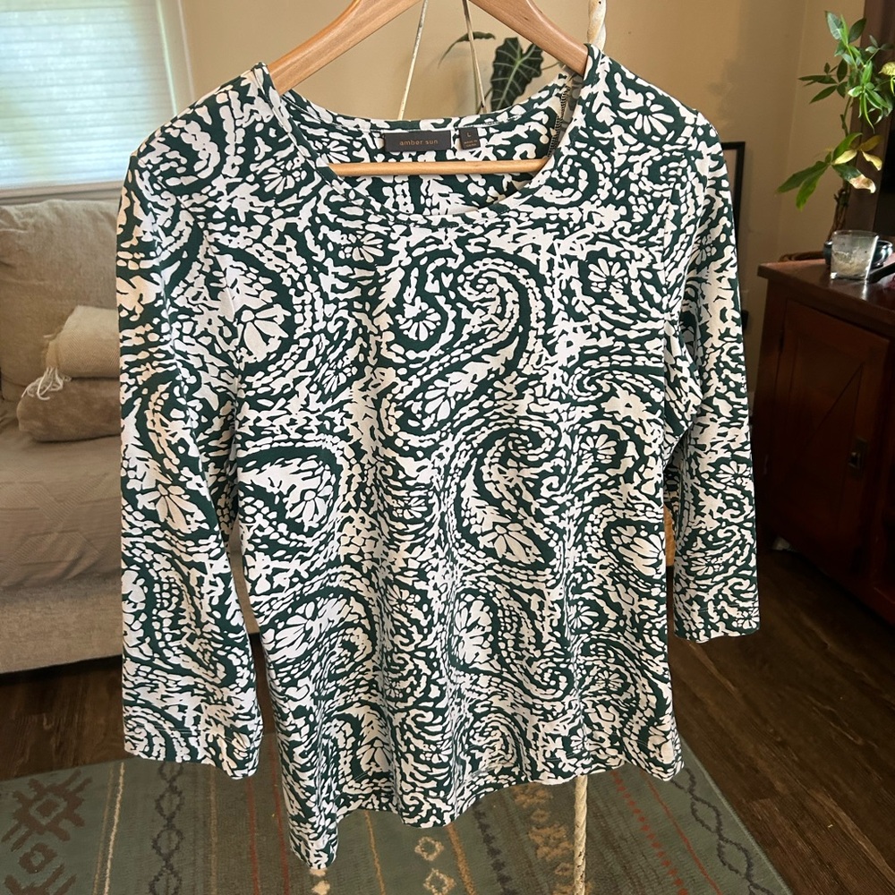 Amber Sun Green and White Paisley Women's Top